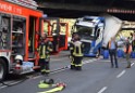 LKW blieb unter Bruecke haengen Koeln Ehrenfeld Innere Kanalstr Hornstr P161